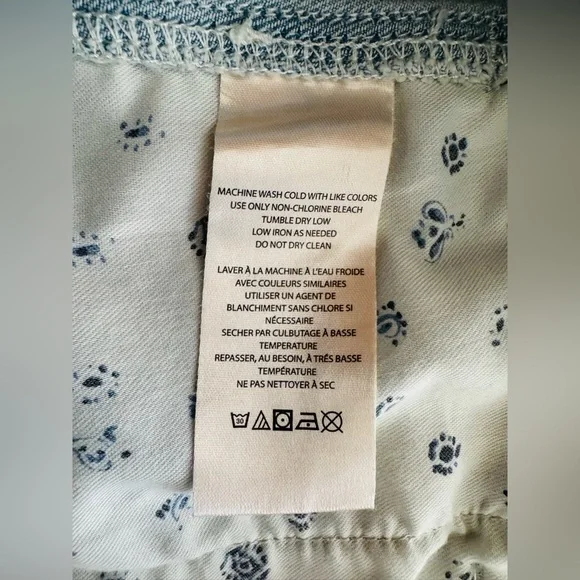 Anthropologie - Pilcro Distressed Denim Shortie Shorts in Light Wash size 32 - Picture 10 of 16